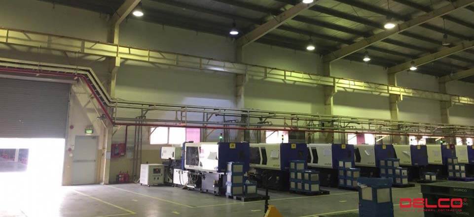 DORCO VINA Hung Yen 工厂的改造工程施工地点狭窄，靠近集装箱堆场，DELCO 提出了组装预制钢筋混凝土构件的计划，以满足 6 个月的时间表。