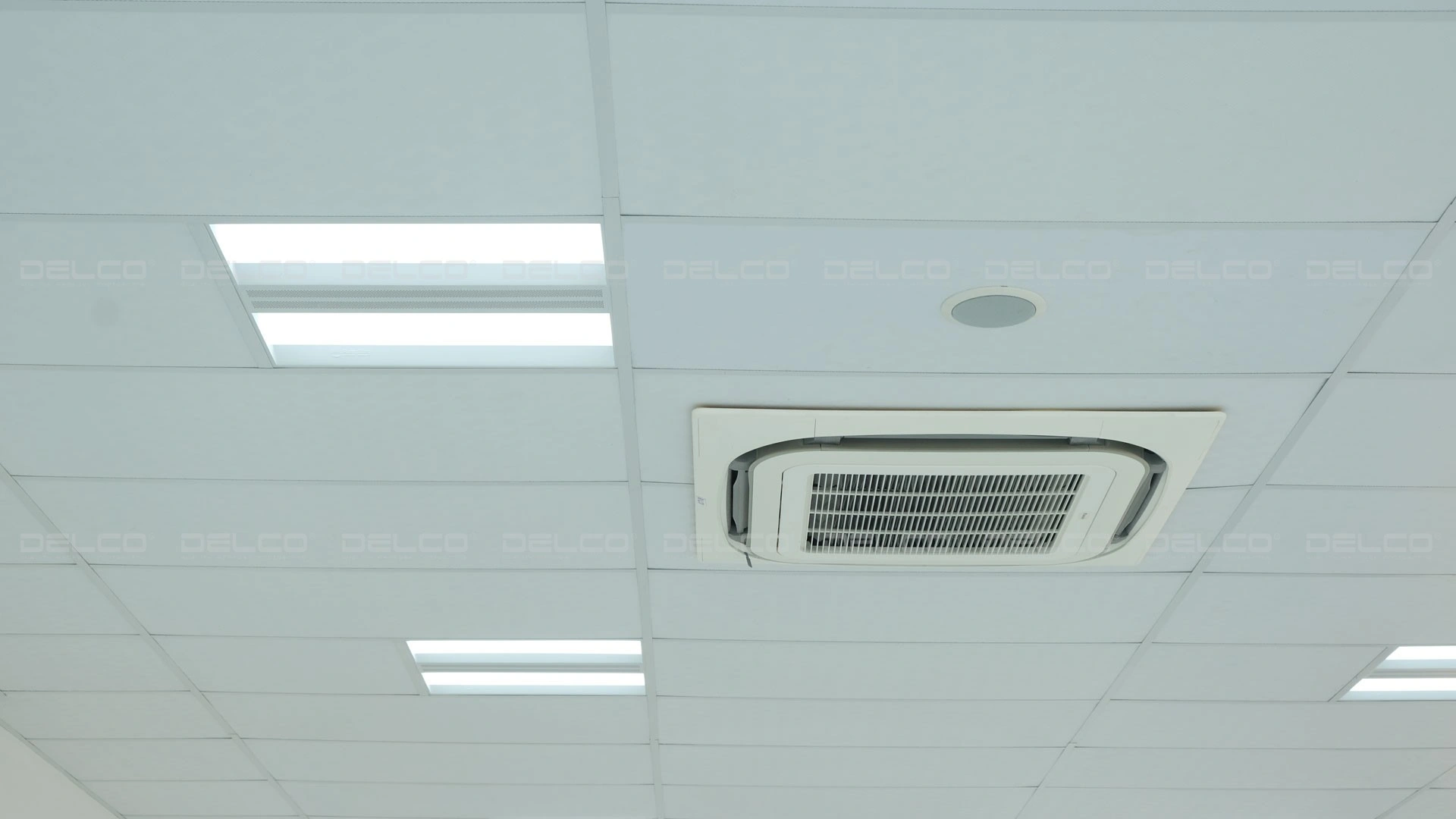 Cảm biến nhiệt độ để điều khiển điều hòa tại dự án nhà máy thông minh Power Plus Technology do DELCO làm tổng thầu D&B và triển khai hệ thống thông minh.