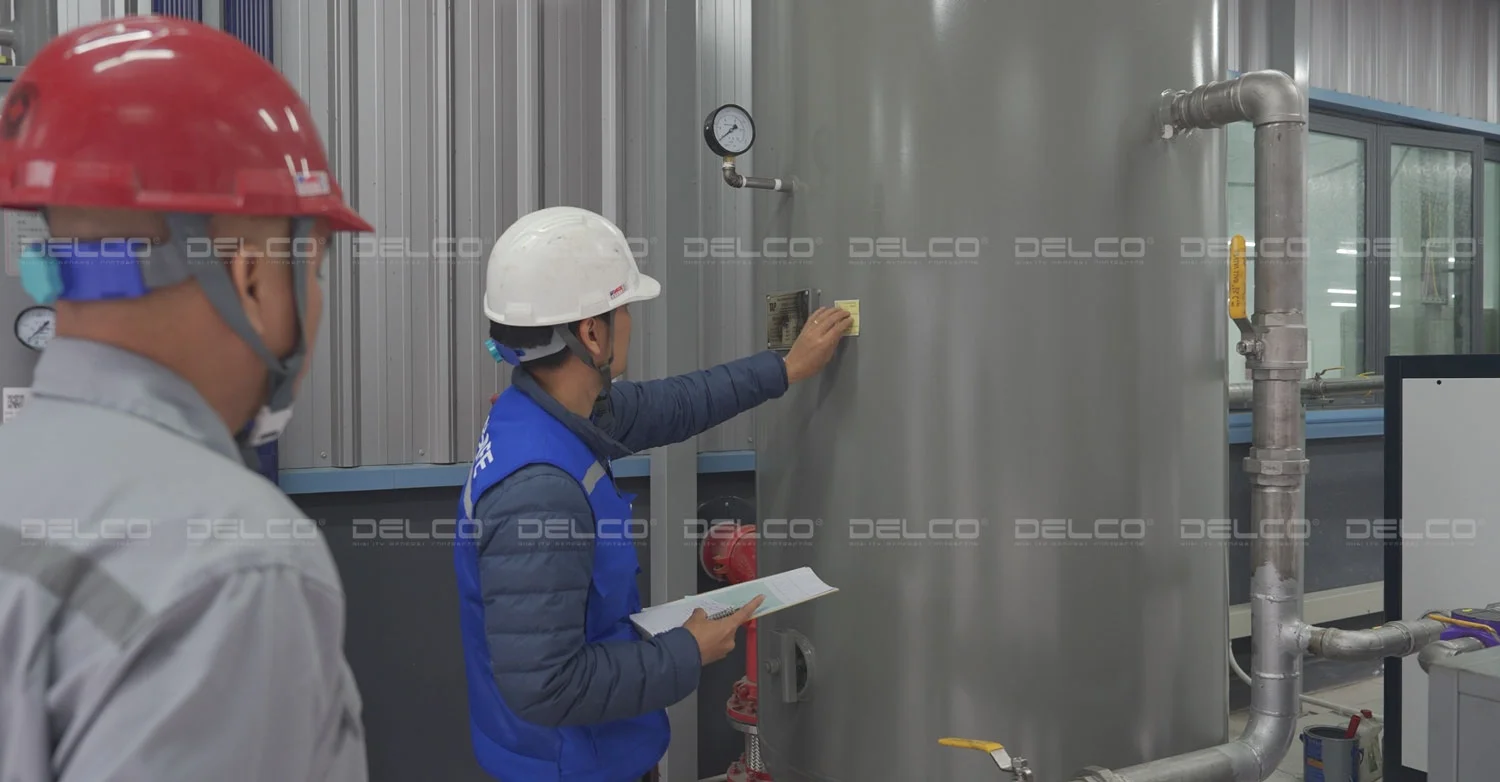 Quá trình chạy thử tải thiết bị nén khí và nghiệm thu nội bộ tại dự án fitout nhà máy sản xuất camera tại Bắc Ninh, do DELCO là Tổng thầu thiết kế - thi công.