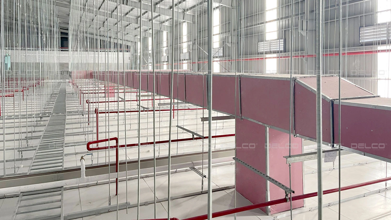Giải pháp trần kỹ thuật với hệ thống treo không phá kết cấu tại dự án fitout nhà máy linh kiện điện tử do DELCO là Tổng thầu Design - build tại KCN Song Khê - Nội Hoàng