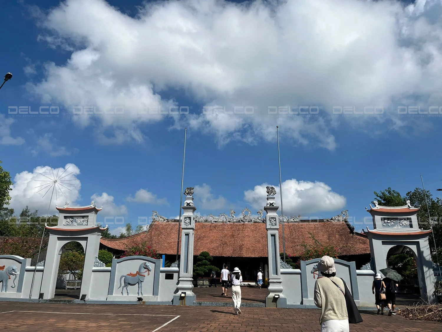 Tham quan Đình Trà Cổ, công trình kiến trúc cổ mang đậm dấu ấn văn hoá Việt. 