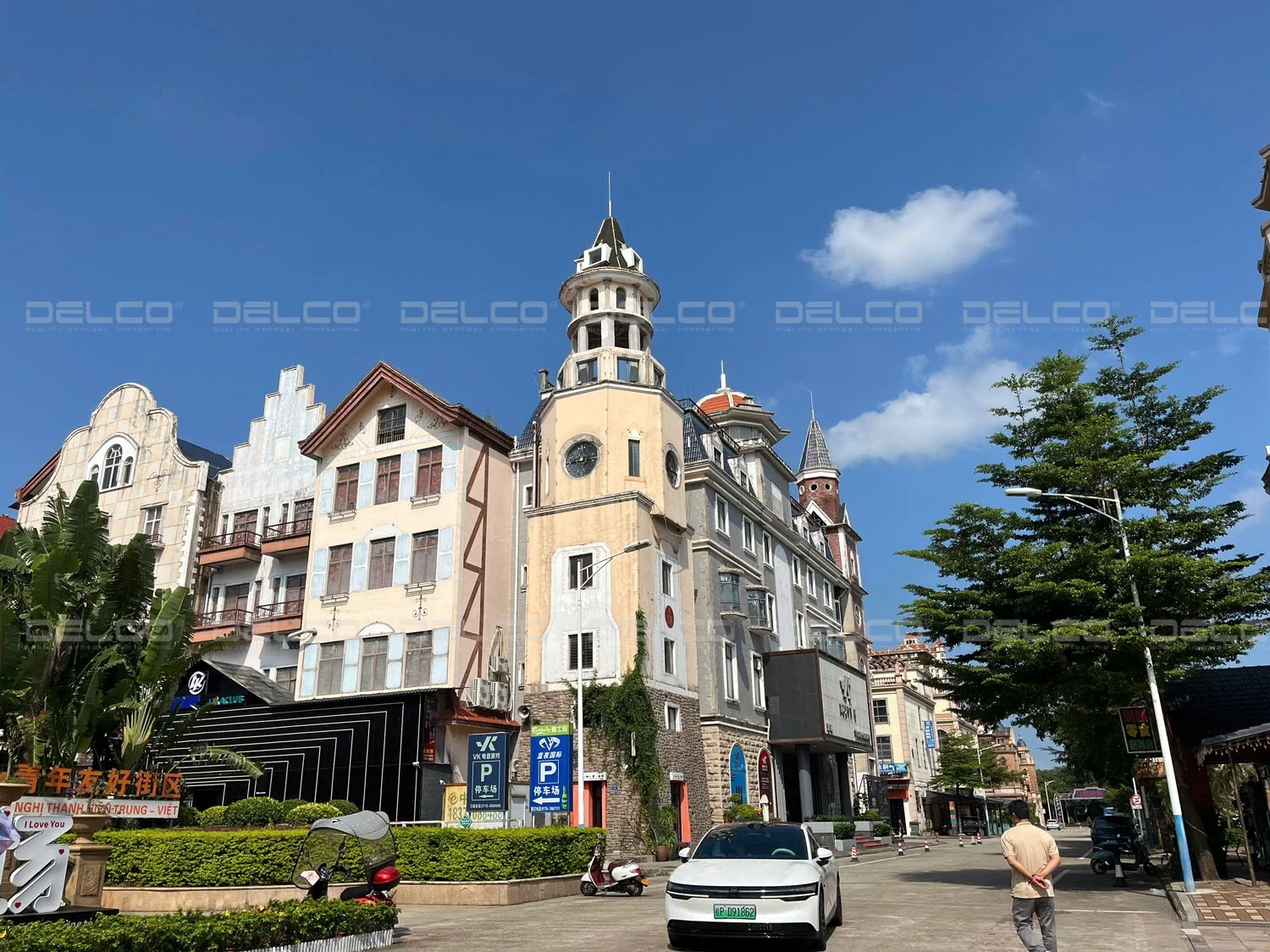 Khu Phố Tây thuộc thành phố Đông Hưng (Trung Quốc) được xây dựng với kiểu kiến trúc phương tây độc đáo.