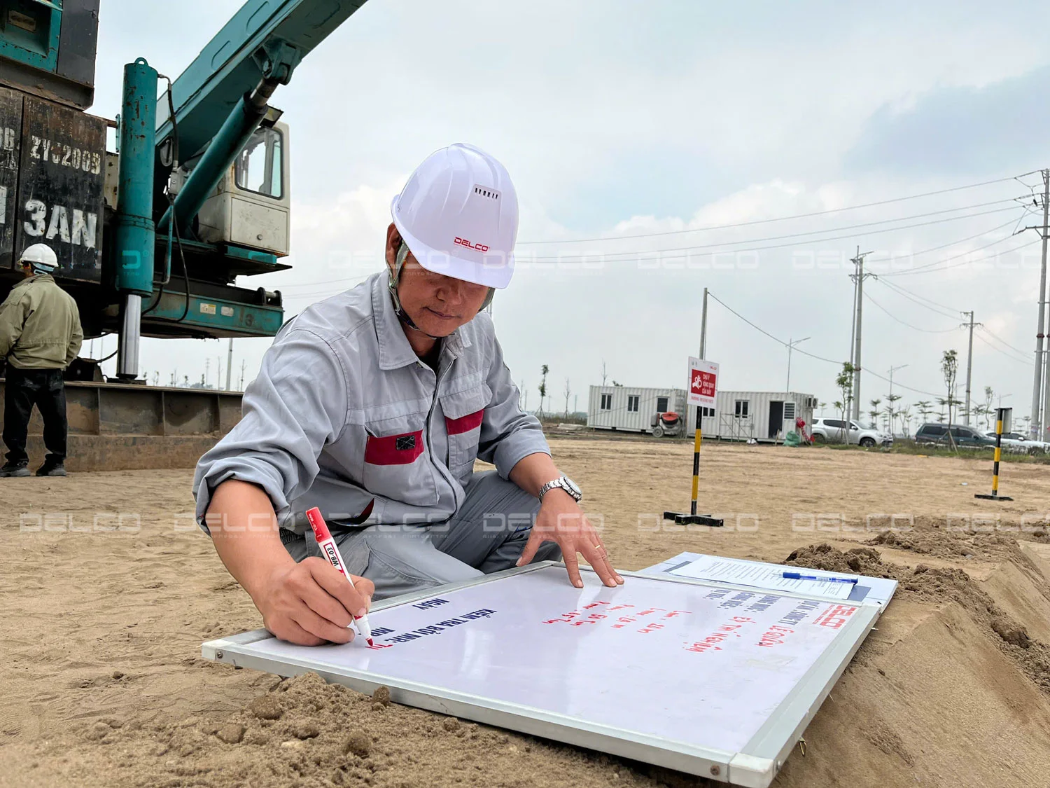 工厂建设现场施工画面